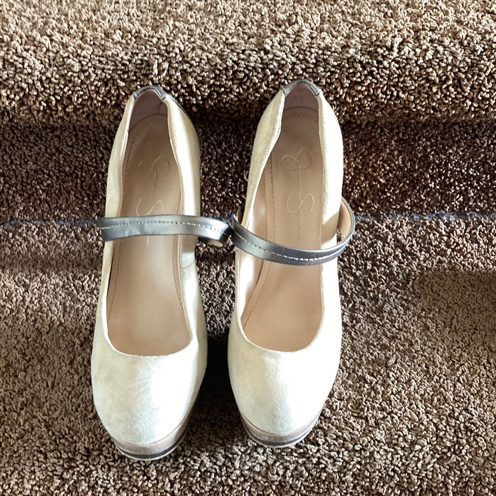Jessica Simpson heels size 8. Some nicks on the heel